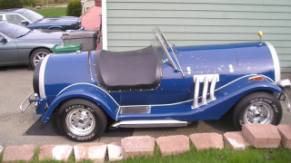 Illustration for article titled Grab a cold one with this custom beer can car